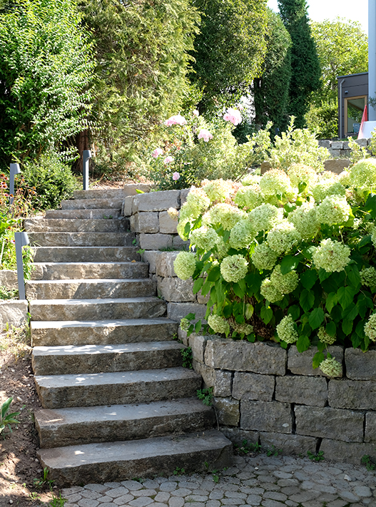 bolay-gartenbau_leistungen_steine_13_949@2x